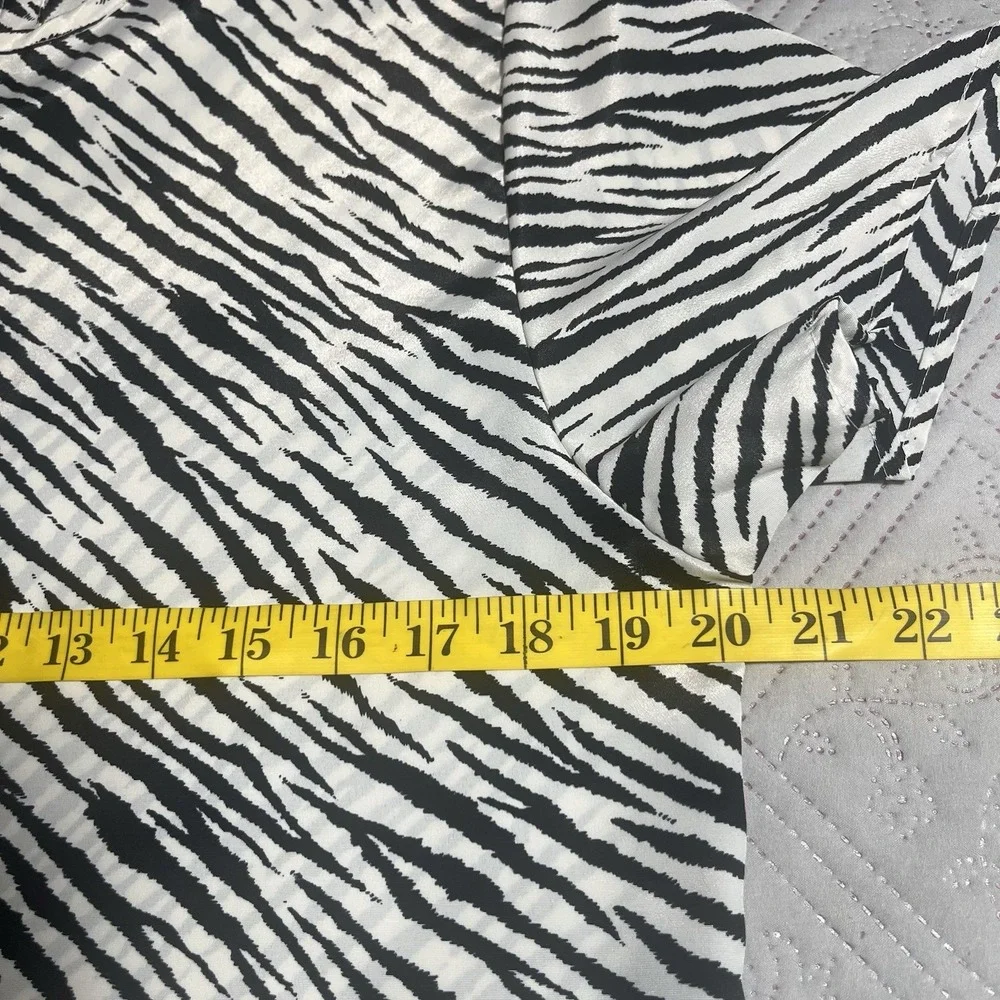 Hana Sung Blouse Women's Black White Zebra Animal Print Short Sleeve Size Medium - Picture 4 of 5